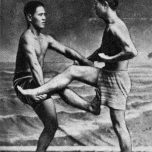 598530_411995708869774_1229098534_n